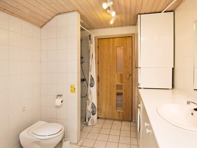 Others 2, Comfortable Holiday Home in Dannemare with Hot Tub, Lolland
