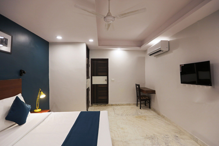 Others 4, HOTEL SILVERKEY NEAR LIC BUILDING MAIN, Gautam Buddha Nagar