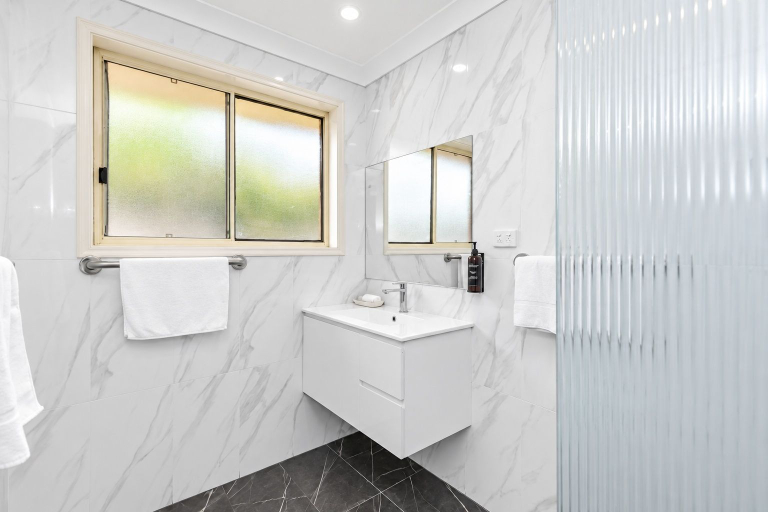 Bathroom 5, Best Western Ambassador Motor Inn & Apartments, Wagga Wagga - Pt A