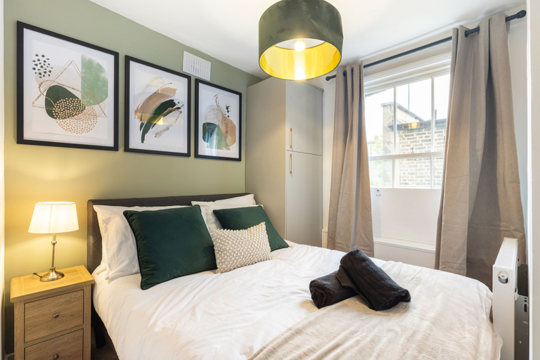 Others 3, Cosy Earls Court 2-bed Apartment, Sleeps 6, London