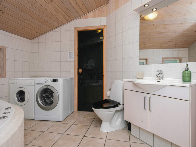 Bathroom 3, 5 Star Holiday Home in Oksbol, Varde