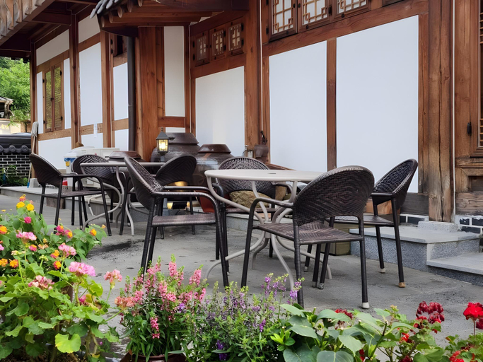 Food & Drinks 3, Iga Hanok Awarded Architectural Culture Award, Jeonju