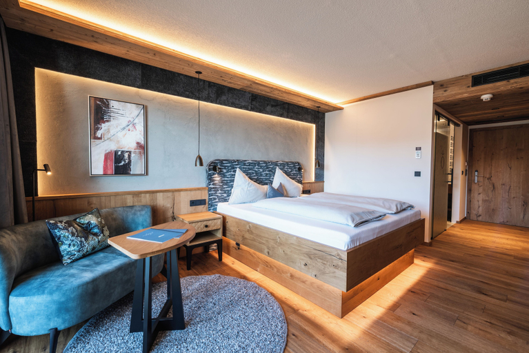 Bedroom 1, Hotel Königgut, Salzburg Umgebung
