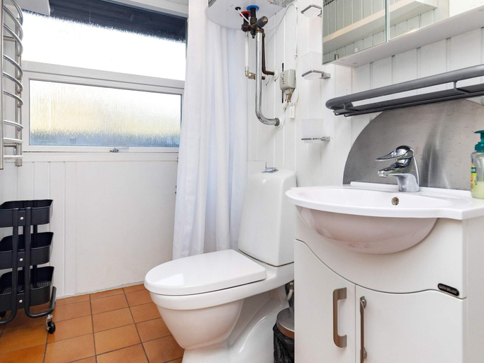 Bathroom, 6 Person Holiday Home in Blokhus, Jammerbugt