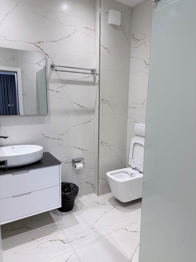 Bathroom 3, Sui Apartments, Durrësit