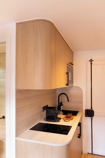 Others 2, Refined Studio With Balcony - 2P - Saint Lazare, Paris