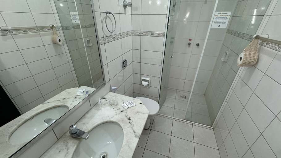 Bathroom 4, Gold Fish By Candeias, Sapezal