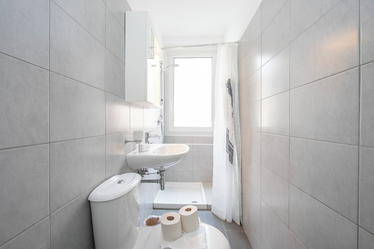Bathroom 5, Central Lugano, Lugano