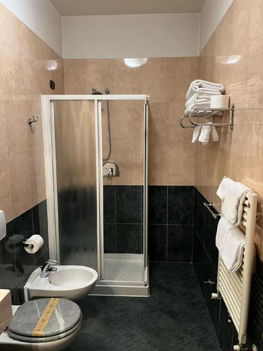 Bathroom, Hotel Valganna, Milano