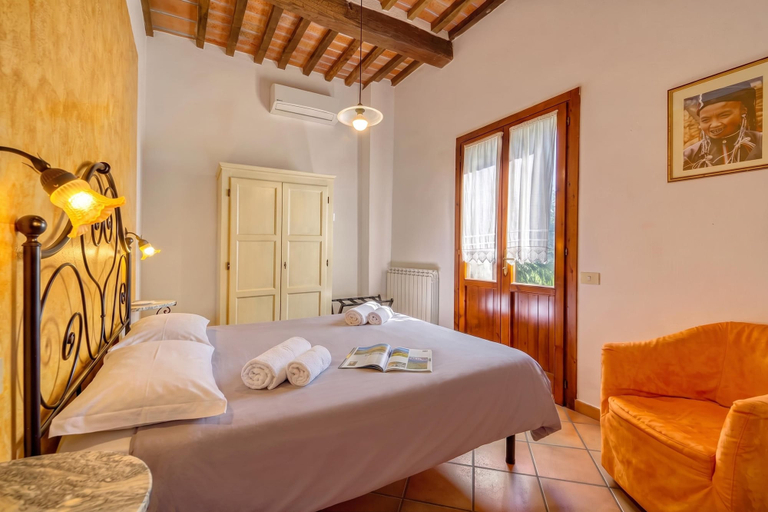 Bedroom 2, Rosehip apt with shared pool, Perugia