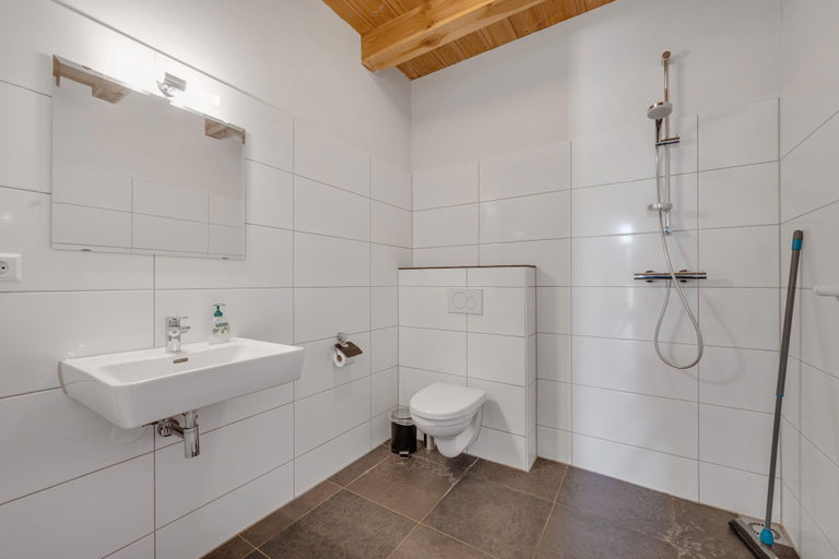 Others 2, Farmhouse Retreat for 20 Guests in Snelrewaard, Oudewater