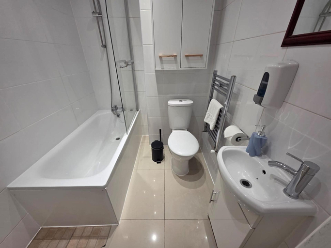 Others 5, Apartment Sleeps 5 With Wifi, London