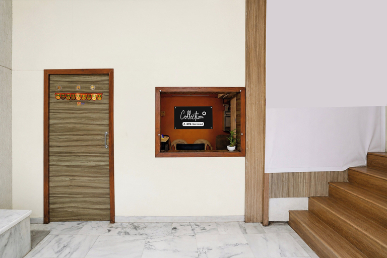 Others 5, Collection O Lokhandwala Andheri West, Mumbai Suburban