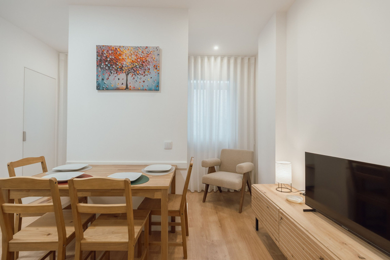 Others 5, Modern Lapa Duplex E by Vacationy, Porto
