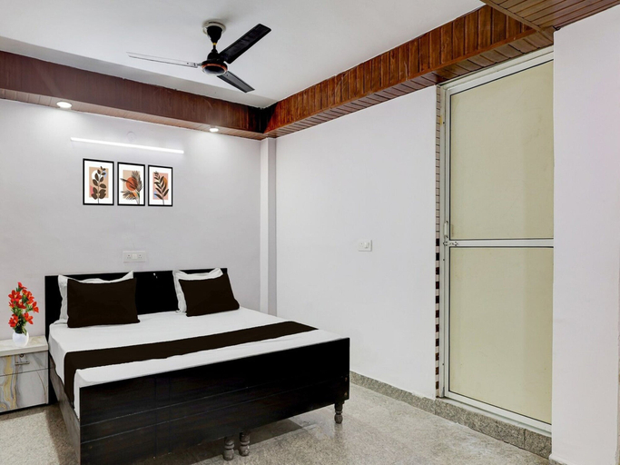Others 4, Super Collection O Sector 18, Gautam Buddha Nagar