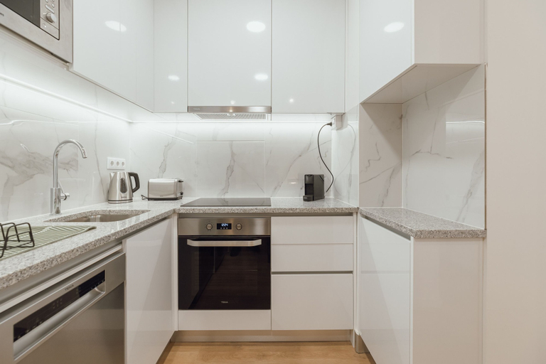 Others 4, Modern Lapa Duplex E by Vacationy, Porto