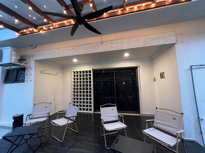 Others 2, KL Bungalow 28 Pax - 7 Cars - Karaoke, Games & Meeting Area - 9 min to KLCC, Kuala Lumpur