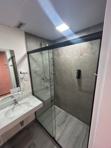 Bathroom 4, ibis Styles Itauna, Itaúna