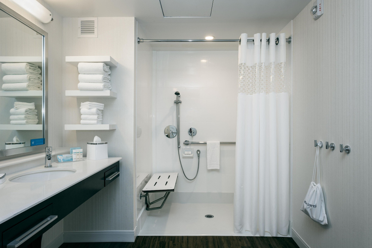 Bathroom 4, Hampton Inn & Suites by Hilton Seattle/Northgate, Seattle
