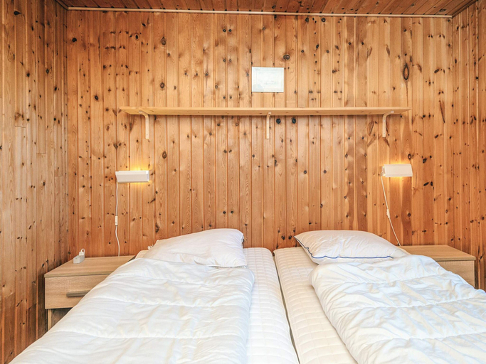 Bedroom 2, 6 Person Holiday Home in Henne, Varde