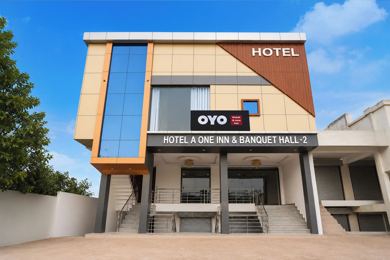 Others 1, Hotel O A One hotel 2 and Banquet, Lucknow