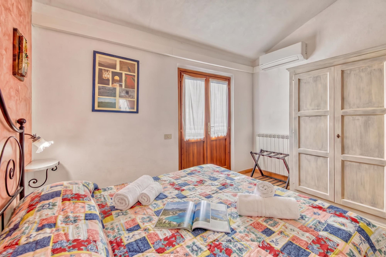 Bedroom 4, Rosehip apt with shared pool, Perugia