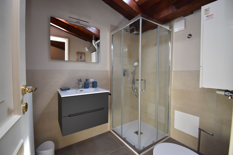 Bathroom 5, Luke Loft Lakeside Charm Central Park, Brescia
