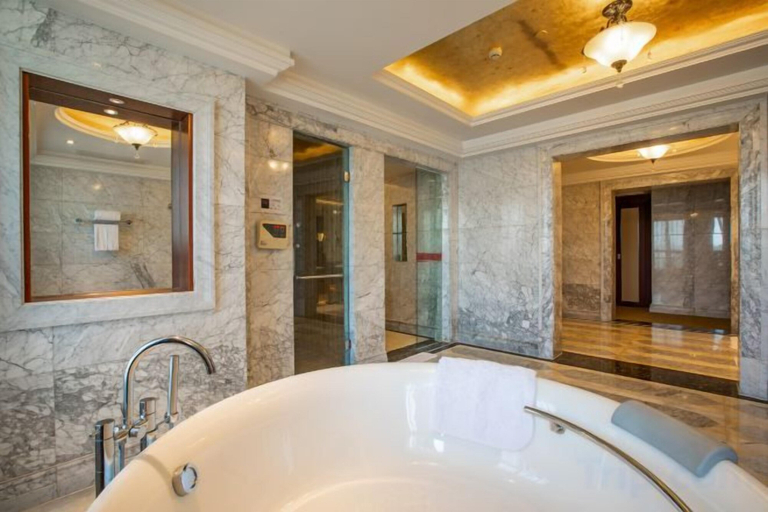 Bathroom 5, Dynasty International Hotel Chongqing Hechuan, Chongqing