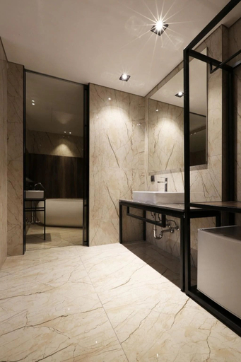 Others 4, Hotel CL, Guri