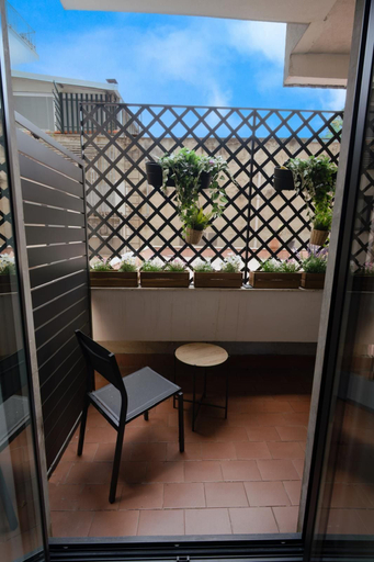 Others 1, Charming Catania Apartment With Private Entrance, Balcony and Kitchen, Catania