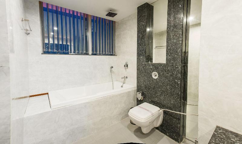 Bathroom 4, Hotel Narulas Aurrum, Amritsar