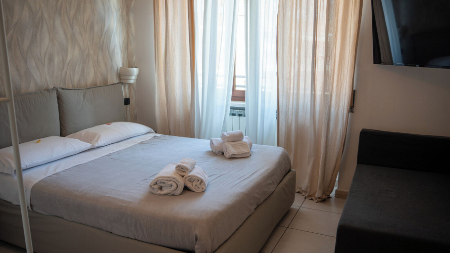 Bedroom 3, B & B 30 mt dal duomo, Benevento