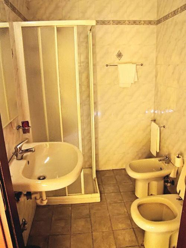 Bathroom 4, Hotel Minerva, Milano