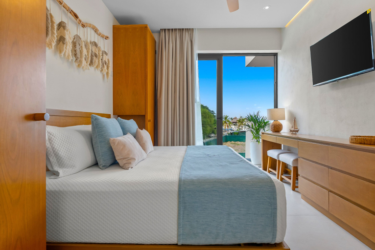 Others 2, Oceanfront 1BR Condo With Pool, Gym, AC, and Balcony, Compostela