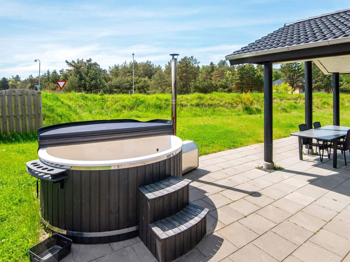 Others 5, 5 Star Holiday Home in Romo, Tønder