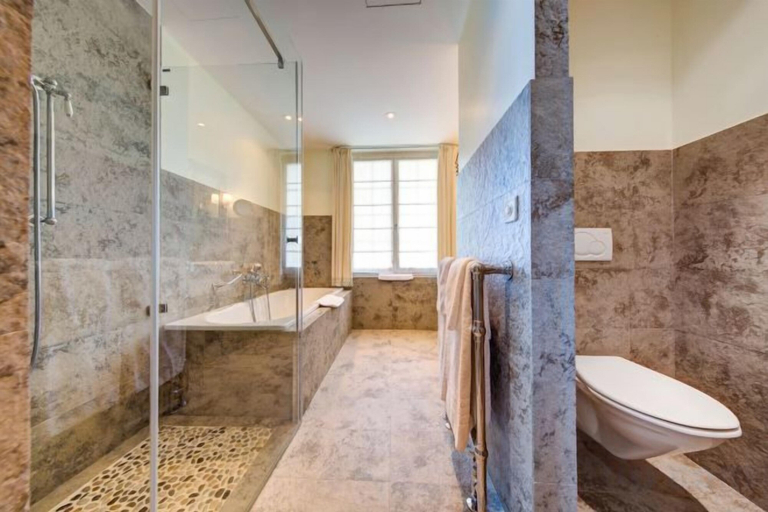 Bathroom 4, Hotel Regina, Interlaken