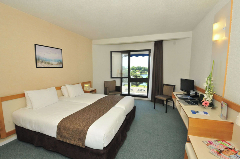 Bedroom 5, Brit Hotel du Lac, Landes