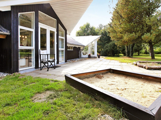 Others 4, 4 Star Holiday Home in Oksbol, Varde