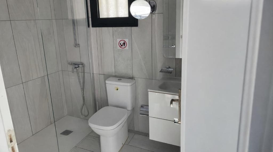Bathroom 5, Maspalomas Lago CS, Las Palmas