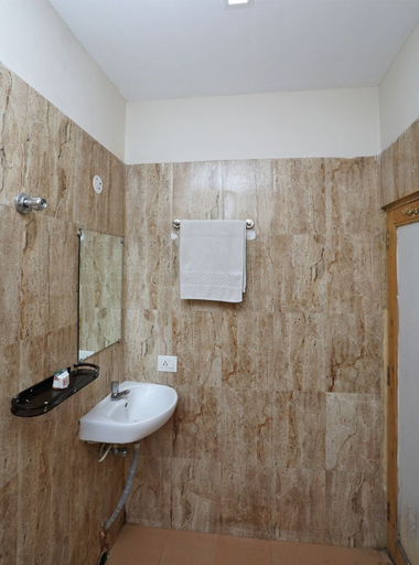 Bathroom 4, Hotel O South Inn, Kolkata