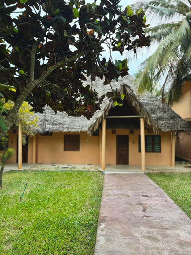 Others 3, MARUHUBI VILLAS, Magharibi