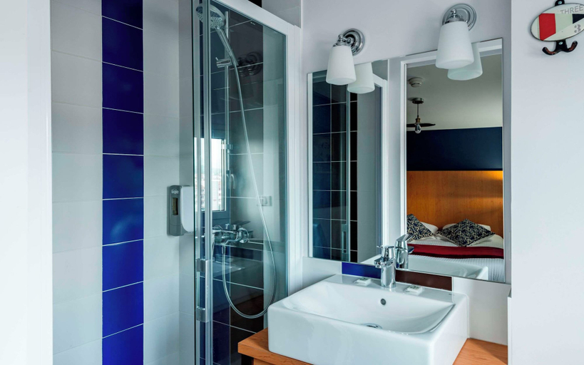 Bathroom 4, Brit Hotel De Paris, Pyrénées-Atlantiques