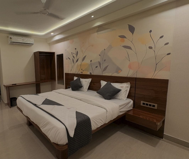 Others 4, Hotel Supreme Stay, Pune