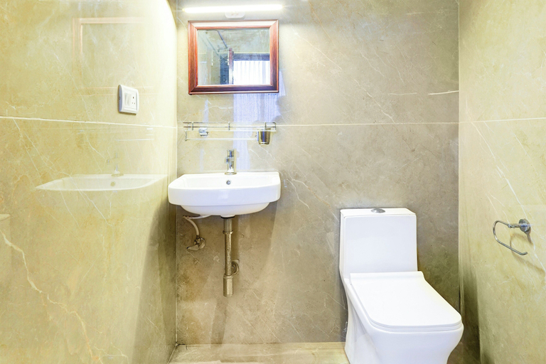 Bathroom 3, Townhouse NK Vivanta Luxury Rooms, Kancheepuram