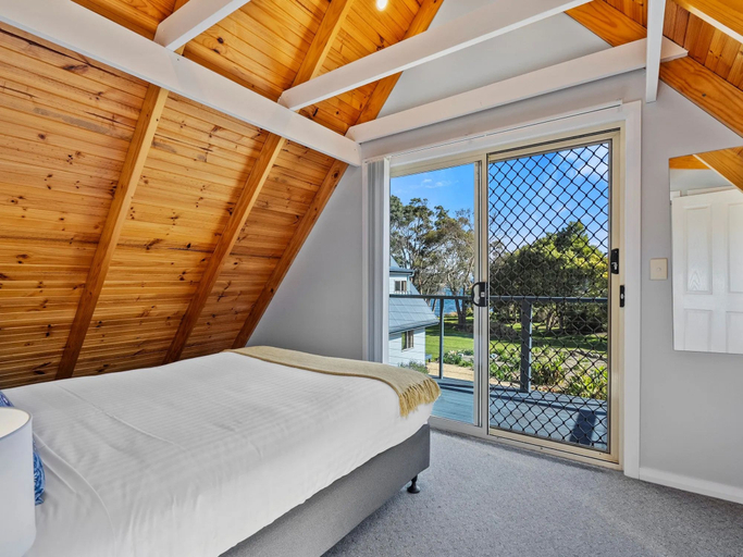 Bedroom 3, Four Seasons Waterfront Villas, Tasman