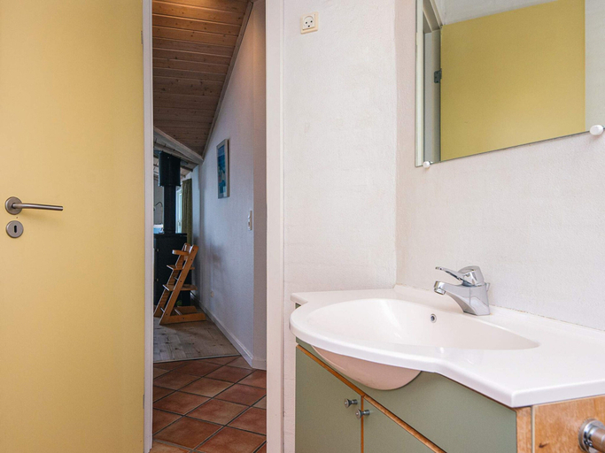 Bathroom 4, 6 Person Holiday Home in Blavand, Varde