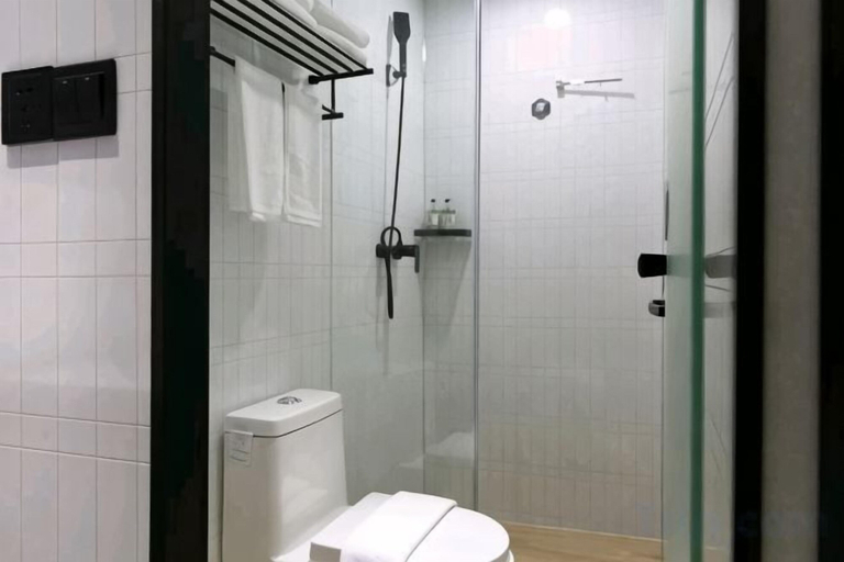 Bathroom 4, 100 Inn (Shanghai Fudan University Dabaishu Metro Station Branch), Shanghai