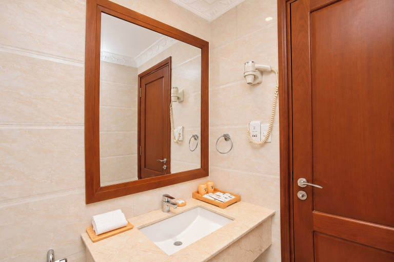 Bathroom 4, Nha Trang Palace Hotel, Nha Trang