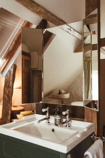Bathroom 3, The Five Bells Inn Brabourne, Kent