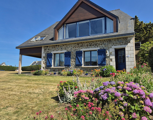 Exterior & Views 1, Apartment in Pordic Near Sandy Beach, Côtes-d'Armor